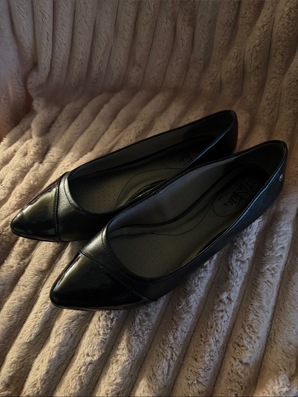 LifeStride Black Pointed-Toe Ballet Flats